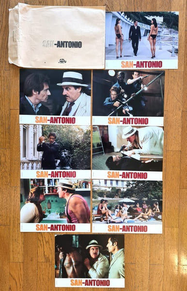 Rare jeu de 8 photographies d'exploitation, sous enveloppe, pour le film de Fr&eacute;d&eacute;ric Auburtin sorti en 2004, avec G&eacute;rard Lanvin et G&eacute;rard Depardieu.. ...
