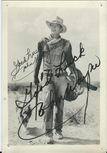 Photographie en tirage argentique, promotionnelle, de John Wayne, sign&eacute;e. ( Collection Katherine Willard ).. ( Photographie - Cin&eacute;ma ) - John Wayne