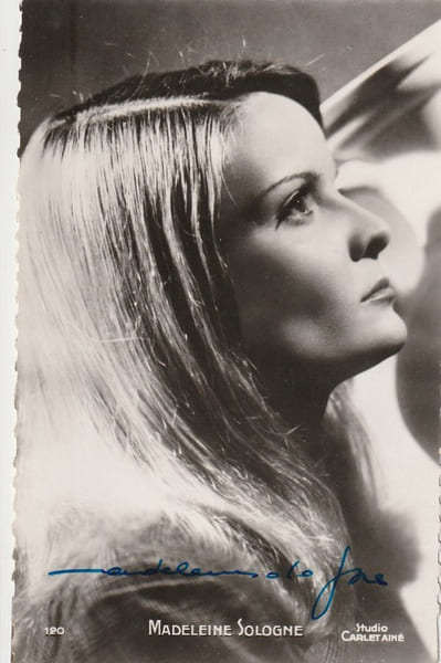 Carte postale sign&eacute;e par Madeleine Sologne.. ( Cin&eacute;ma ) - Madeleine Sologne.
