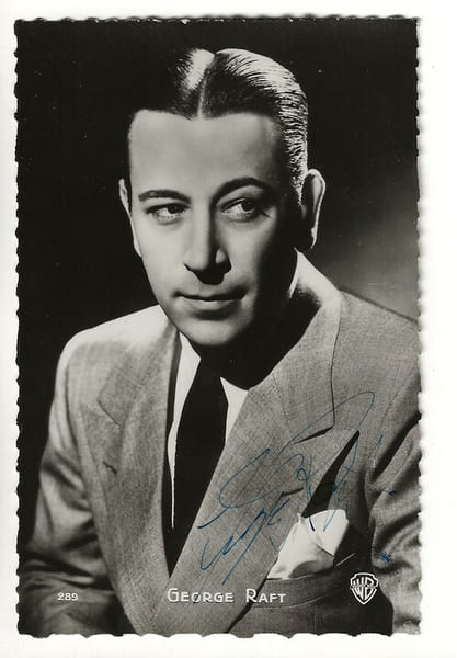 Carte Postale de George Raft dans le r&ocirc;le de Guino Rinaldo dans le film Sarcafe, de Howard Hawks, avec d&eacute;dicace de George Raft et de Marguerite Moreno ...