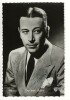 Carte Postale de George Raft dans le rôle de Guino Rinaldo dans le film Sarcafe, de Howard Hawks, avec dédicace de George Raft et de Marguerite Moreno ...