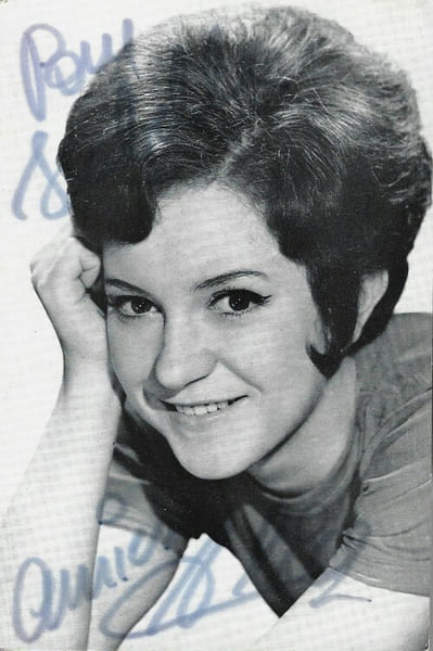 Carte postale d&eacute;dicac&eacute;e par Alice Dona.. ( Cartes Postales - Chanson Fran&ccedil;aise ) - Alice Dona.
