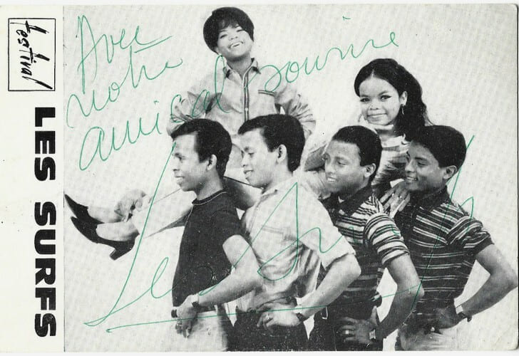 Carte postale Festival du groupe Y&eacute;-y&eacute; les surfs, d&eacute;dicac&eacute;e.. ( Cartes Postales - Chanson Fran&ccedil;aise ) - Les Surfs.
