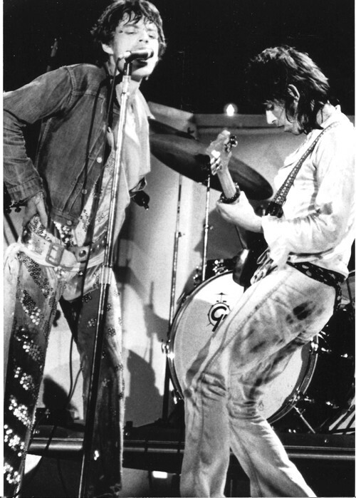 Magnifique photographie en retirage noir et blanc, sur papier photo, de Mick Jagger et Keith Richards.. ( Photographies - Musique - The Rolling Stones ...