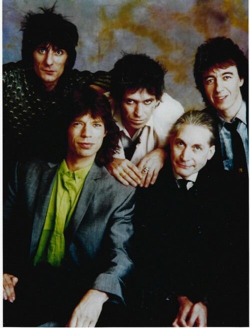 Magnifique photographie en retirage couleurs, sur papier photo des Rolling Stones : Mick Jagger, Keith Richards, Bill Wyman, Ron Wood et Charlie ...