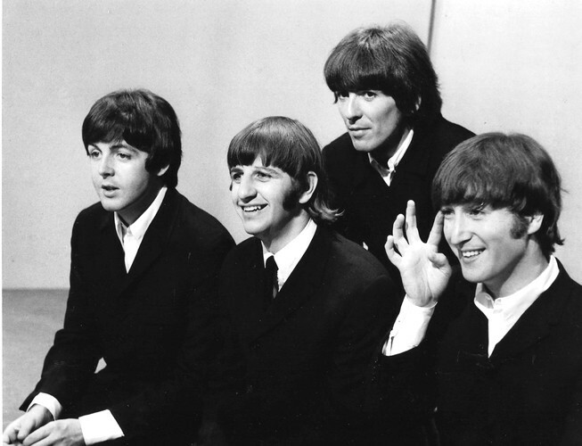 Magnifique portrait photographique des Beatles : Paul McCartney - John Lennon - George Harrison - Ringo Starr.. ( Photographies - Musique - The ...