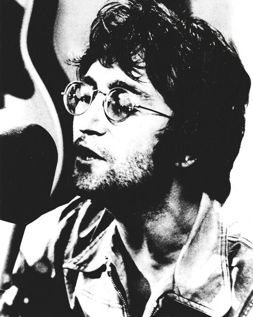 Magnifique photographie, en noir et blanc, de John Lennon.. ( Photographies - Musique - The Beatles ) - John Lennon.