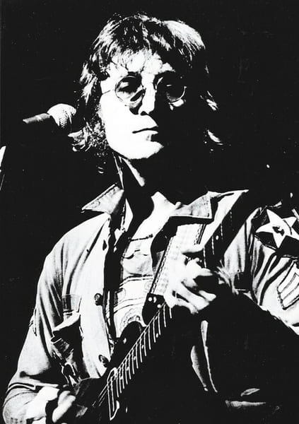 Magnifique photographie, en noir et blanc, de John Lennon.. ( Photographies - Musique - The Beatles ) - John Lennon.