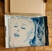 Sex. Version japonaise sous enveloppe scellé et carton collector de protection + CD " Erotica " + superbe photo argentique, en noir, signée par ...