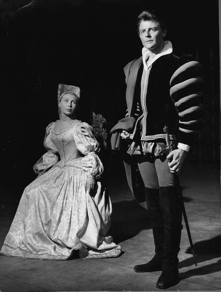 Photographie originale argentique prise par Agn&egrave;s Varda, en 1954 au T.N.P lors d'une repr&eacute;sentation de la pi&egrave;ce de Pierre Corneille " Le Cid " avec ...