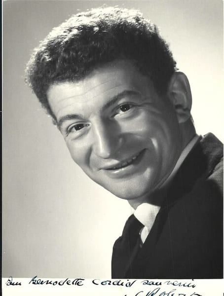 Photographie argentique de Sam Levin, au format carte postale, repr&eacute;sentant Yves Robert, avec belle d&eacute;dicace de ce dernier.. ( Cin&eacute;ma - Cartes ...