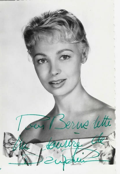 Photographie argentique de Sam Levin au format carte postale, repr&eacute;sentant Dany Robin, avec belle d&eacute;dicace de cette derni&egrave;re.. ( Cin&eacute;ma - Cartes ...