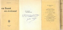 En lisant. En écrivant. ( Avec cordiale dédicace autographe signée, de Julien Gracq ).. Julien Gracq.