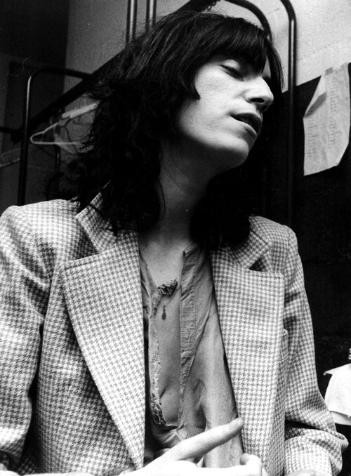 Patti Smith : Photographie originale, argentique, en noir et blanc prise lors d'une interview fin des ann&eacute;es 70.. ( Photographies - Musique Rock ) - ...