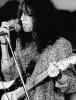 Patti Smith : Superbe photographie originale, argentique, en noir et blanc, de l'artiste, sur sc&egrave;ne, lors d'un concert, fin des ann&eacute;es 70.. ( ...