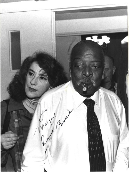 Lot de deux superbes photographies de Count Basie par Jean-Pierre Leloir, dont une d&eacute;dicac&eacute;e par le jazzman.. ( Photographies - Musique - Jazz ) - ...