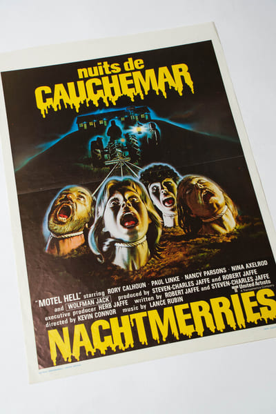 Rare affiche originale belge, d'exploitation en salles, pour le film am&eacute;ricain " Nuits de cauchemar ( Motel Hell ) - Nachtmerries ".. ( Cin&eacute;ma - ...