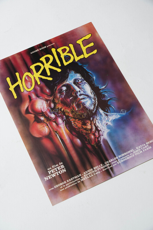Rare affichette originale, d'exploitation en salles, pour le film italien " Horrible (Rosso sangue) ".. ( Cin&eacute;ma - Affiches - Horreur ) - Joe D'Amato ...