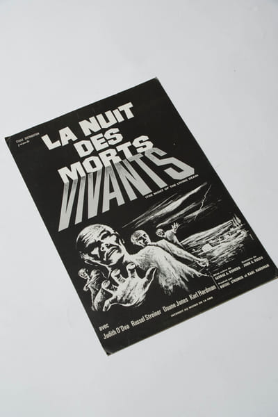 Rare affichette originale, d'exploitation en salles, pour le film am&eacute;ricain " La Nuit des morts-vivants (Night of the Living Dead)  ".. ( Cin&eacute;ma - ...