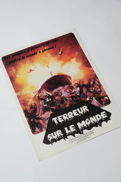 Rare affichette originale, d'exploitation en salles, pour le film japonais. " Terreur sur le monde ".. ( Cin&eacute;ma - Affiches - Film Catastrophe ) - ...