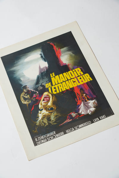 Rare affichette originale d'exploitation en salles, pour le film allemand " Le Manoir de l'&eacute;trangleur ".. ( Cin&eacute;ma - Affiches - Horreur ) - Rudolf ...