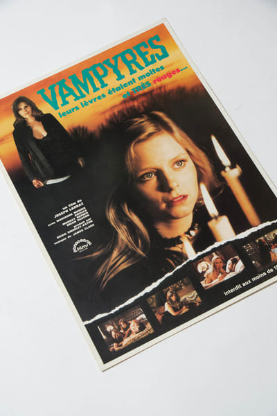 Rare affichette originale d'exploitation en salles, pour le film anglais " Vampyres ".. ( Cin&eacute;ma - Affiches - Horreur ) - Jos&eacute; Ram&oacute;n Larraz sous le ...