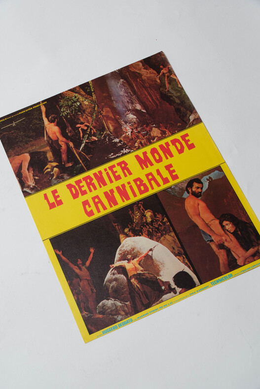 Rare affichette originale, d'exploitation en salles, pour le film italien " Le Dernier Monde Cannibale ( Ultimo mono cannibale )".. ( Cin&eacute;ma - ...