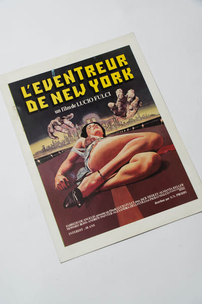 Rare affichette originale, d'exploitation en salles, pour le film italien " L'Eventreur de New York ( Lo squartatore di New York ) ".. ( Cin&eacute;ma - ...