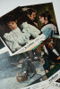 Enveloppe contenant le set complet des 24 photographies en couleurs, tir&eacute;es en h&eacute;liogravure, destin&eacute;es &agrave; la publicit&eacute; en salles de cin&eacute;ma pour la ...
