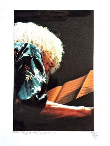 Belle photographie en tirage argentique de Carla Bley prise en 1999 au Danemark, lors du Copenhagen Jazz House.. ( Photographies - Musique Jazz - ...