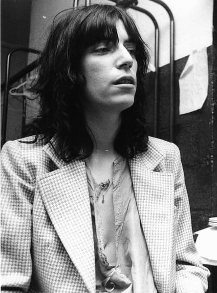 Patti Smith : Ensemble de 4 photographies originales, argentiques, en noir et blanc prises lors d'une interview fin des ann&eacute;es 70.. ( Photographies - ...