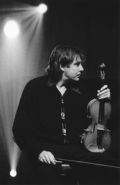 Superbe photographie en tirage argentique du violonniste Didier Lockwood, prise en 1999 en belgique au Gaumes Jazz Festival.. ( Photographies - ...