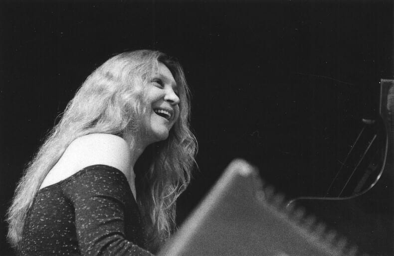 Superbe photographie en tirage argentique de la pianiste Eliane Elias, prise en Su&egrave;de, en 1999, lors du Kristianstad Jazz Festival.. ( Photographies - ...