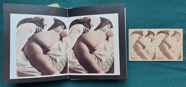 Le "Derrière", Photographies obscènes pour stéréoscope.
Rare exemplaire en bel état des vues stéréoscopiques pornographiques de A. Belloc saisies par la police en octobre 1860.