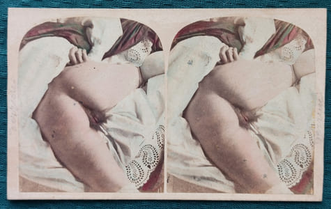 Le "Derrière", Photographies obscènes pour stéréoscope.
Rare exemplaire en bel état des vues stéréoscopiques pornographiques de A. Belloc saisies par la police en octobre 1860.