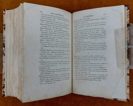 Essai Sur La Constitution Géognostique Des Pyrénées... Ouvrage couronné par l'Institut Royal de France. Avec une planche et une carte géognostique de ...