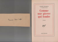 COMME UNE PIERRE QUI TOMBE (roman). EO N°1
[Envoi de l'auteur à l'universitaire Claude Couffon]