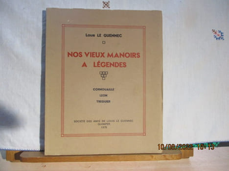 Bretagne - Nos vieux manoirs à légendes -Cornouaille - Léon - Tréguier, de Louis LE GUENNEC. Louis LE GUENNEC