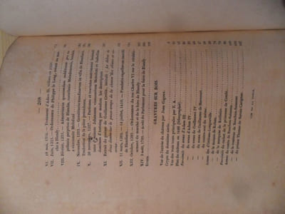 Histoire du château de Blandy en Brie (Blandy-les-Tours) de A.H. TAILLANDIER PARIS, J.B. Dumoulin - 1854 - Edition Originale - In-8 - Broché - Couverture illustrée, dos recollé - Bien complet du grand plan dépliant et de toutes les illustrations NB PP HT & en texte - Frontispice - Exemplaire sur vergé - Grandes marges - VII & 208 pages - Rare - envoi rapide et soigné