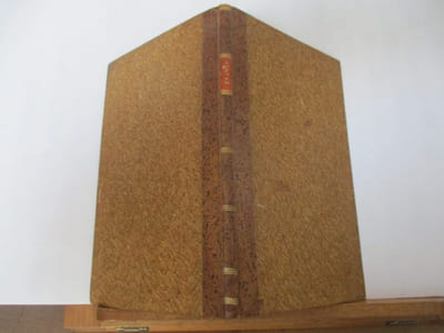 Examen de l'exposé des motifs de la Loi relative à l'indemnité des émigrés , de Pradt PARIS, Bechet ainé - 1825 - Edition Originale - In-8 - Reliure 1/2 basane - Dos lisse à filets dorés - Pièce de titre en maroquin cerise - Titre doré - 59 + (1) pages - Bon exemplaire
