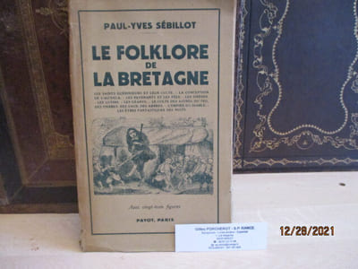 Le Folklore de la Bretagne de SEBILLOT (Les saints guérisseurs et leur culte - la conception de l'au-delà - les revenants et les fées - les sirènes - les lutins - les géants - le culte des astres, du feu, des pierres, des eaux, des arbres - l'empire du diable - les êtres fantastiques des nuits)