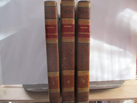 Histoire Pittoresque de l'Angleterre et de ses Possessions dans les Indes, depuis les temps les plus reculés jusqu'à la réforme de 1830.. ROUJOUX, ...