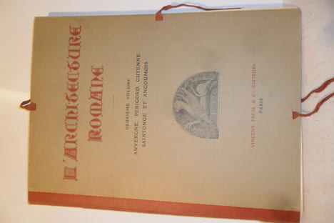 L'Architecture romane - Auvergne, Périgord, Guyenne , Saintonge & Angoumois par Georges GROMORT. Georges GROMORT