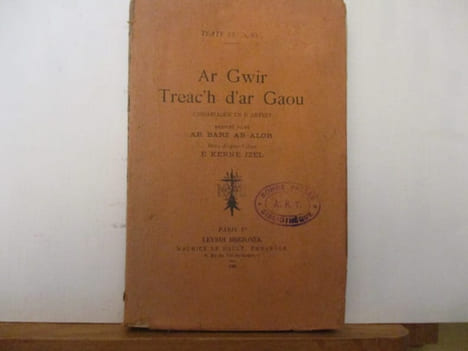 Ar Gwir Treac'h d'ar Gaou - La vérité victorieuse du mensonge - Teatr Brezonek (Bretagne). Ar Barz Ab Alor - Léon LE BERRE - Préface du Marquis de ...