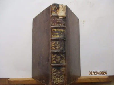 Voyage du Sieur Lucas fait par ordre du Roy dans la Grèce, L'Asie mineure, La Macedoine et l'Afrique - T. II seul. - ComprendMémoire pour servir à l'Histoire de Tunis en 1684 (complet), etc)