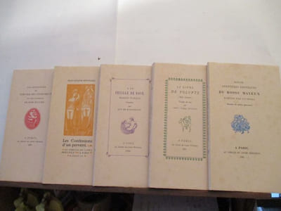 Curiosa - L'Ecrin secret du Bibliophile - 5 volumes - I) Le Livre de volupté (Bah-Nameh) - II) Les confessions d'un perverti - A la Feuille de Rose, Maison turque, comédie - IV) Douze aventures érotiques du Bossu Mayeux - V) Les doléances du portier des chartreux ou les conseils de Dom Bougre