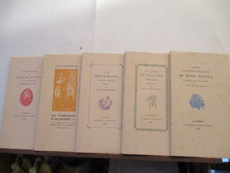 Curiosa - L'Ecrin secret du Bibliophile - 5 volumes - I) Le Livre de volupté (Bah-Nameh) - II) Les confessions d'un perverti - A la Feuille de Rose, ...