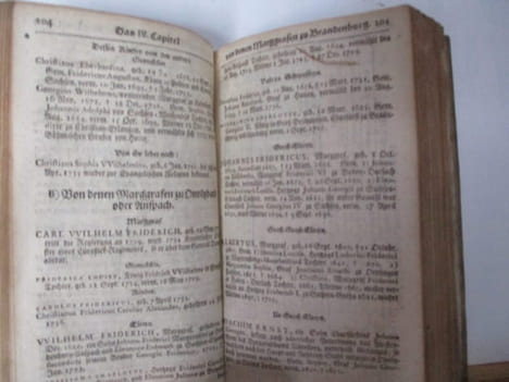 Généalogie - Jährliches genealogisches Hand-Büch, in welchem der gegenwärtige Zustand von allen Häusern ietztregierender Europäischer Kayser und ...