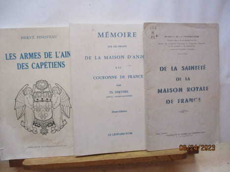 Monarchie - 5 Plaquettes:I) La question Dynastique en Espagne par Aparisi y GUIJARDO ((Traduit de l'Espagnol)II) Les Armes de l'Ainé des Capétiens - ...