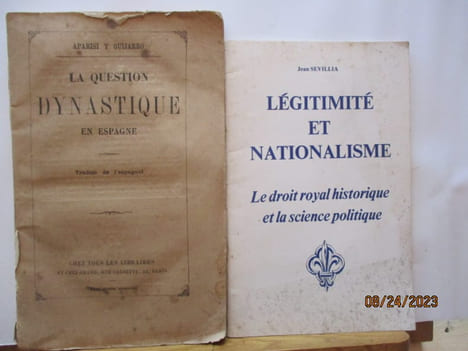 Monarchie - 5 Plaquettes:I) La question Dynastique en Espagne par Aparisi y GUIJARDO ((Traduit de l'Espagnol)II) Les Armes de l'Ainé des Capétiens - ...